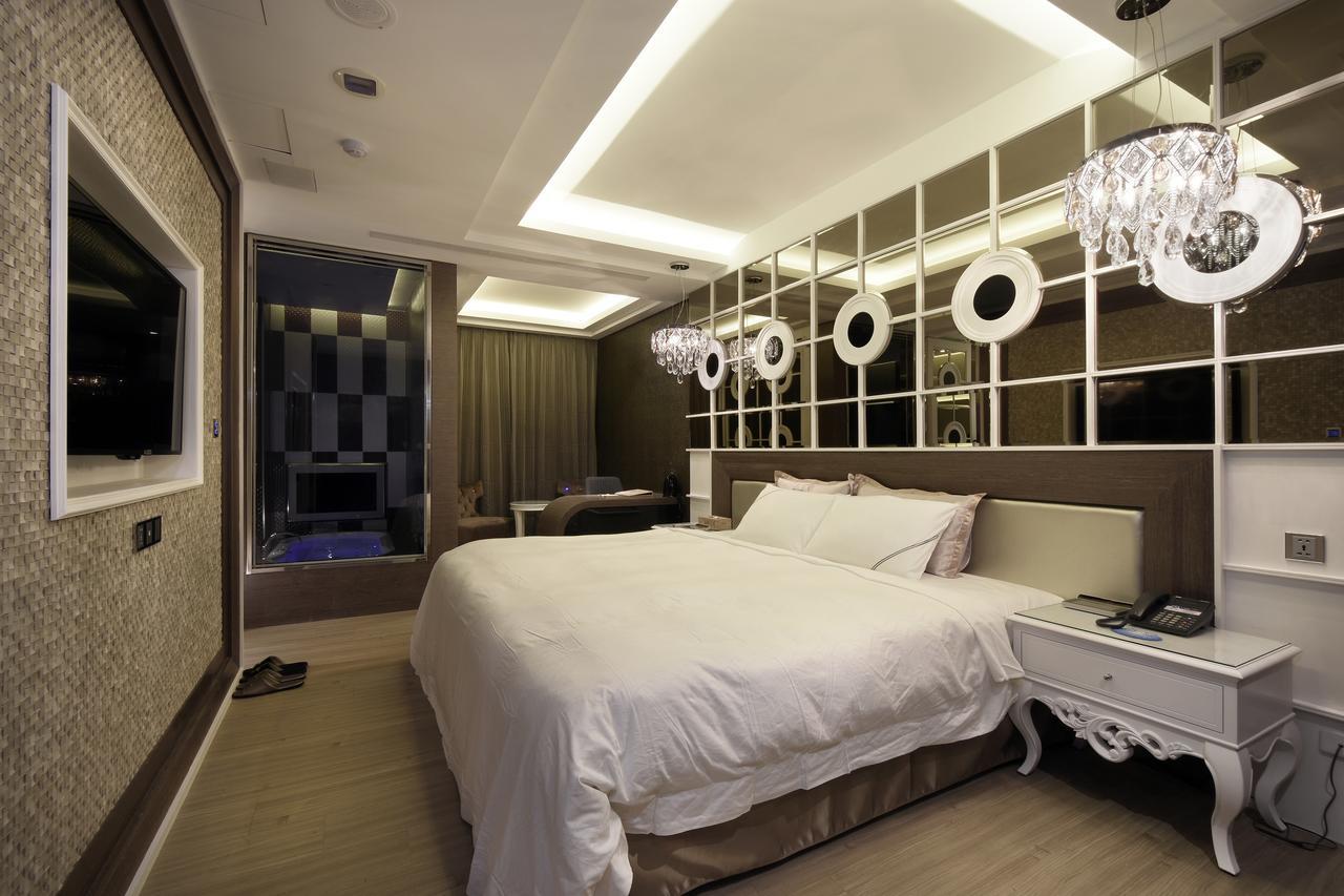 U-Her Hotel Taichung Dış mekan fotoğraf